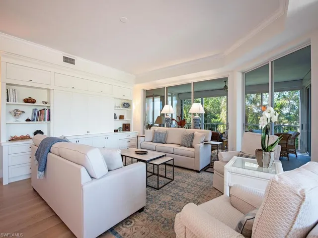 8410  Abbington  CIR, Naples, FL 34108