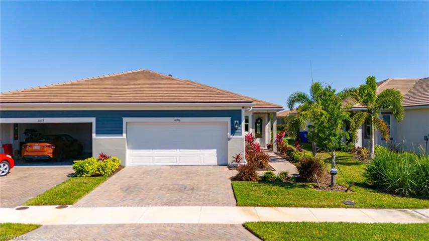 View of front facade with a garage