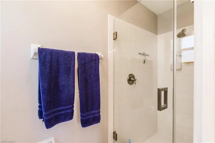 6133  Thresher  DR, Naples, FL 34112