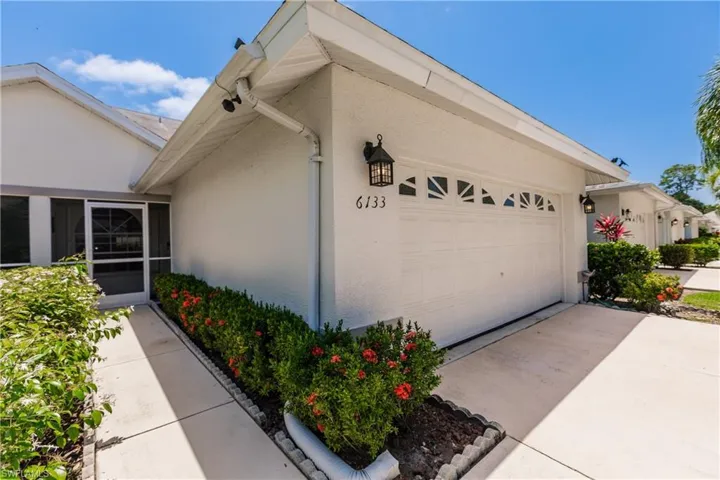 6133  Thresher  DR, Naples, FL 34112