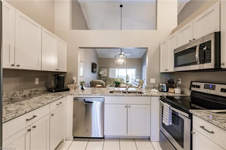 6133  Thresher  DR, Naples, FL 34112