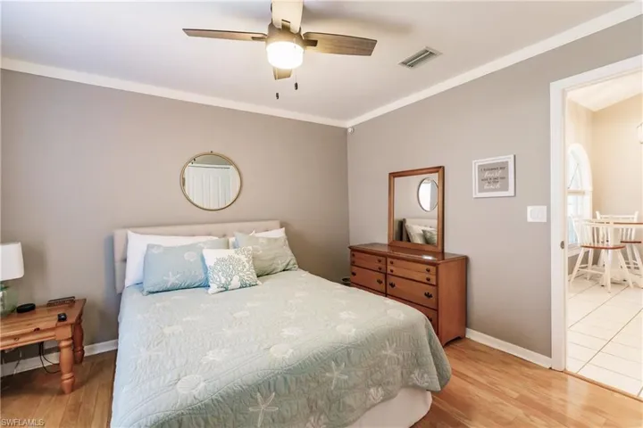 6133  Thresher  DR, Naples, FL 34112