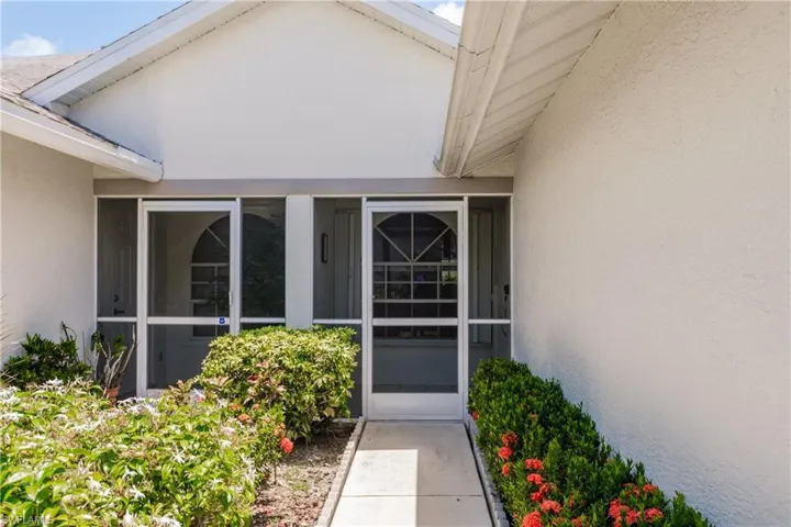 6133  Thresher  DR, Naples, FL 34112