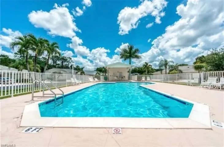 6133  Thresher  DR, Naples, FL 34112