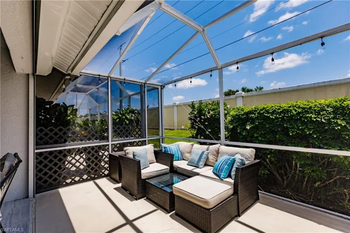6133  Thresher  DR, Naples, FL 34112