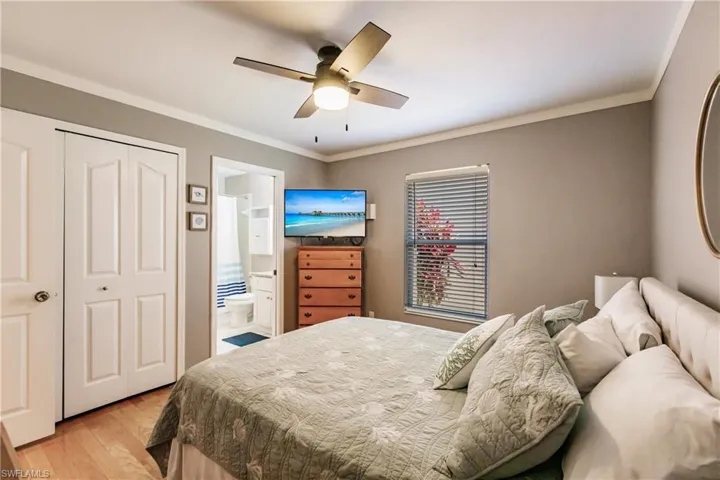 6133  Thresher  DR, Naples, FL 34112