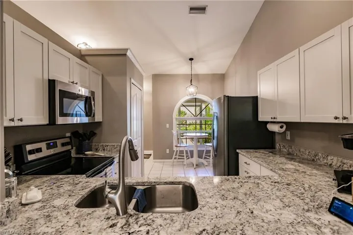 6133  Thresher  DR, Naples, FL 34112