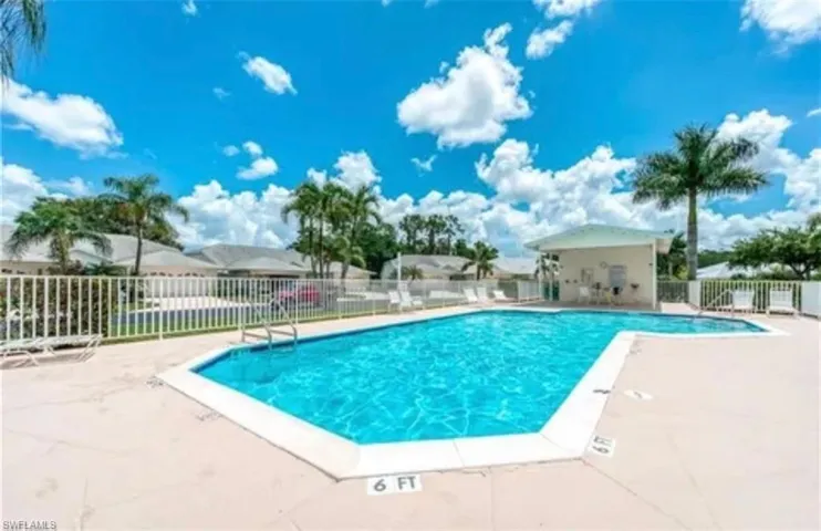 6133  Thresher  DR, Naples, FL 34112