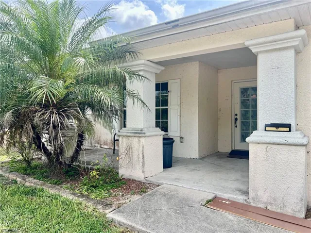 713  Crestline S AVE, Lehigh Acres, FL 33974