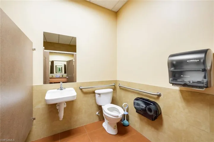 8991  Daniels Center  DR, Fort Myers, FL 33912