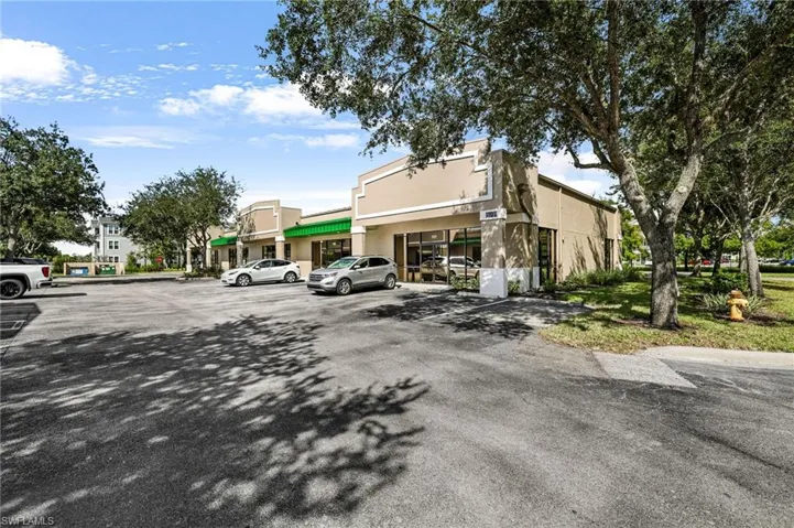 8991  Daniels Center  DR, Fort Myers, FL 33912