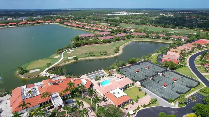 Aerial of clubhouse and amenities