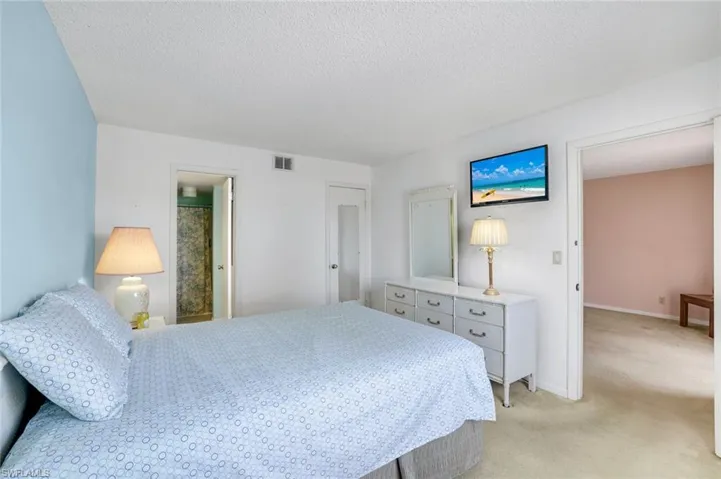 4338 27th Ct Sw 104, Naples, Florida 34116