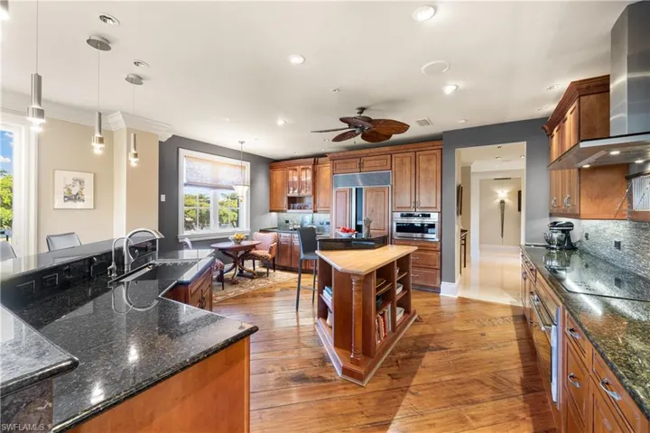 1400 Gulf Shore Blvd N 201, Naples, Florida 34102