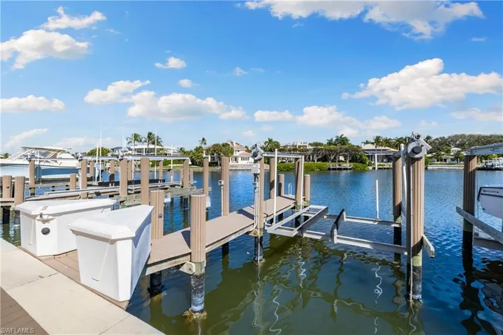 Deeded dock with lift