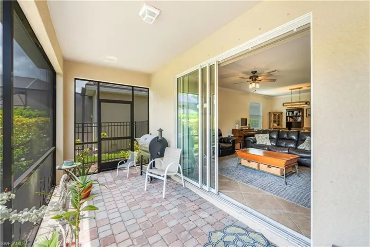 Sunroom with ceiling fan