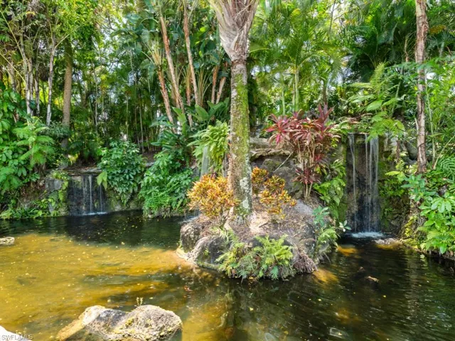 600 Neapolitan Way # 251, Naples Fl 34103