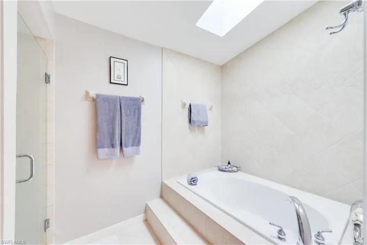SOAKER TUB  W/DEEP WALK-IN SHOWER