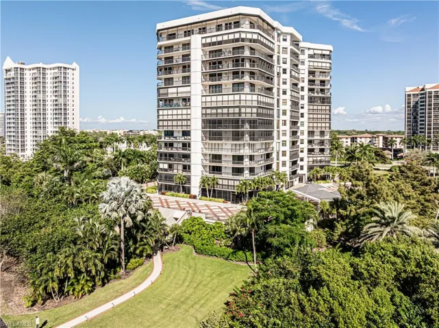 6075 Pelican Bay Blvd 203, Naples, Florida 34108
