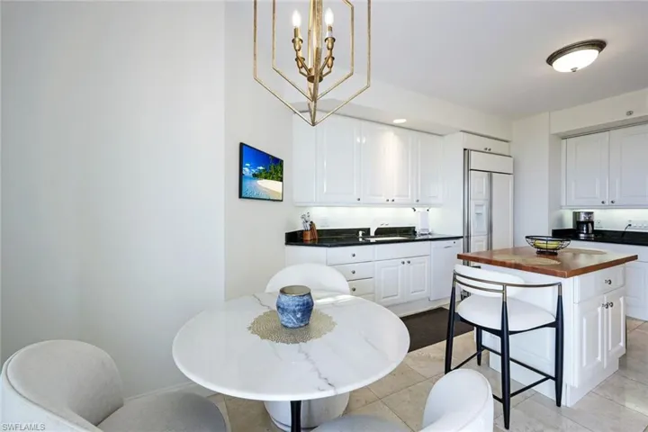 Dinning Table in Kitchen