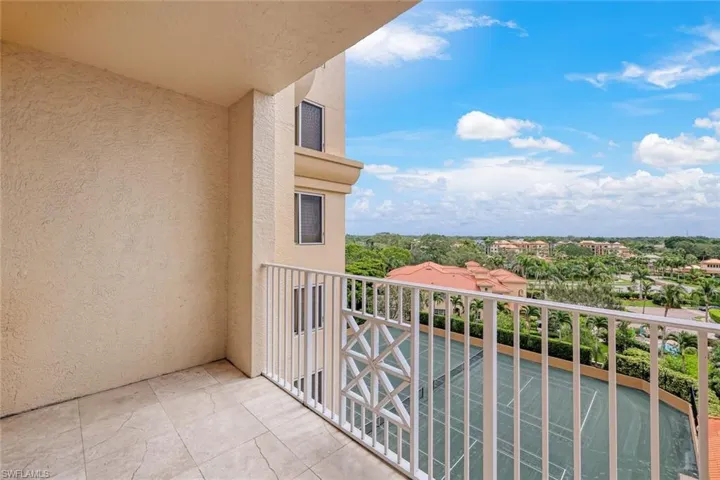 Front Balcony off of Dinning Area