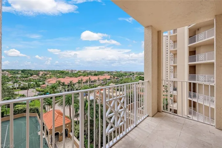Front Balcony off of Dinning Area