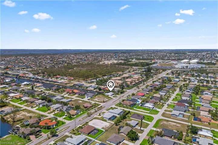 Birds eye view of property featuring a residential view