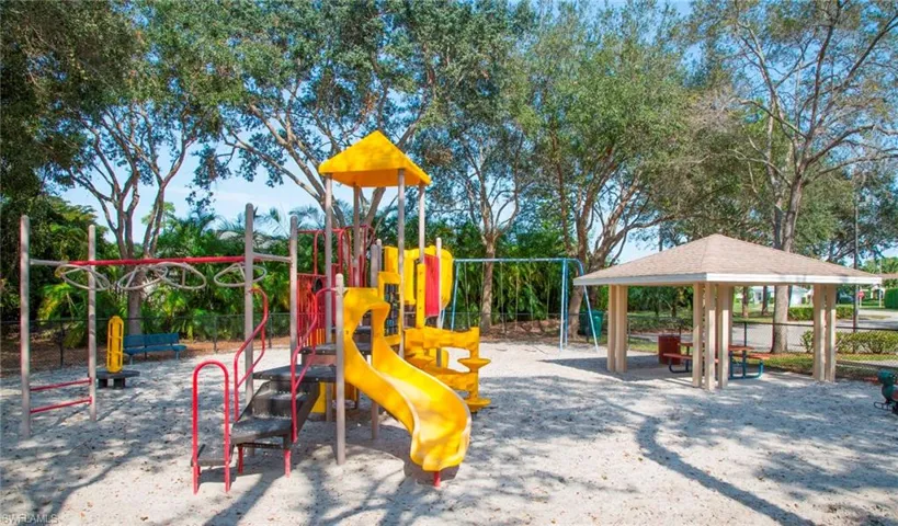 795 Briarwood Blvd, Naples, Florida 34104