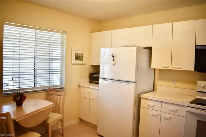 Eat-In Kitchen