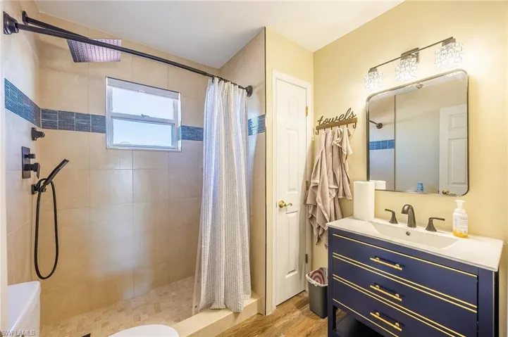 3rd bath on 2nd floor