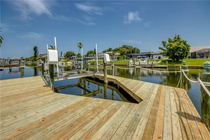 715 Se 33rd Ter, Cape Coral, Florida 33904