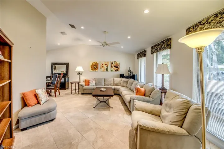 715 Se 33rd Ter, Cape Coral, Florida 33904