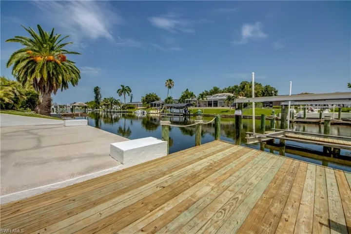 715 Se 33rd Ter, Cape Coral, Florida 33904