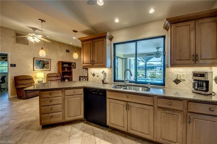 715 Se 33rd Ter, Cape Coral, Florida 33904