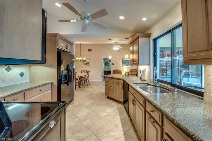 715 Se 33rd Ter, Cape Coral, Florida 33904