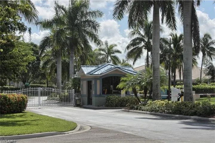 View of community with a gate and driveway
