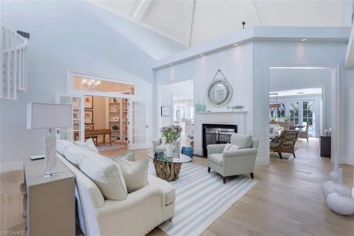 154 4th Ave N, Naples, Florida 34102