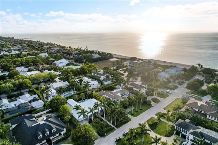 154 4th Ave N, Naples, Florida 34102