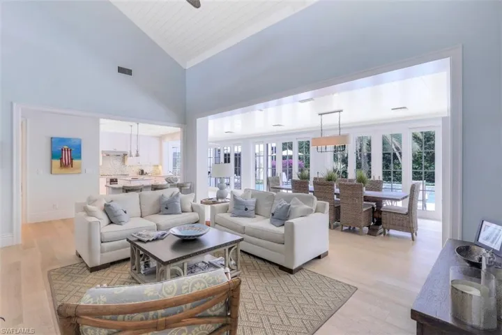 154 4th Ave N, Naples, Florida 34102