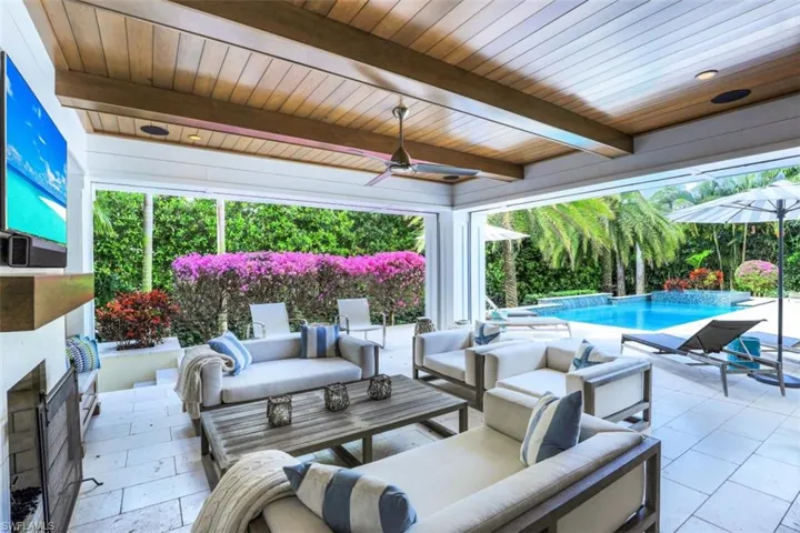 154 4th Ave N, Naples, Florida 34102