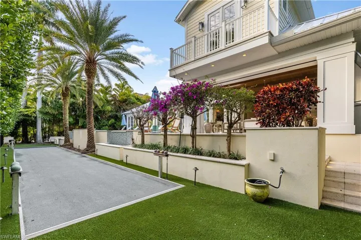 154 4th Ave N, Naples, Florida 34102