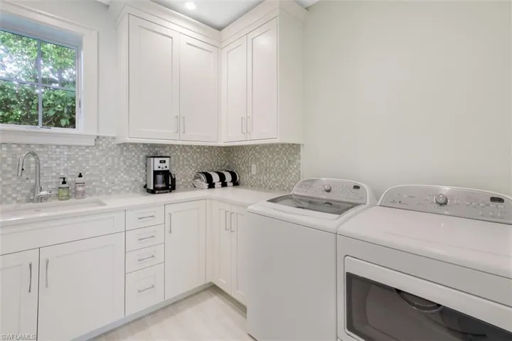 154 4th Ave N, Naples, Florida 34102