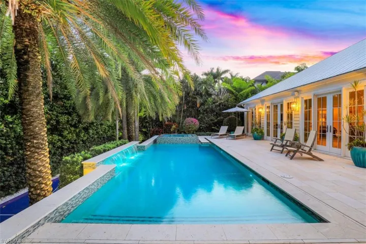 154 4th Ave N, Naples, Florida 34102