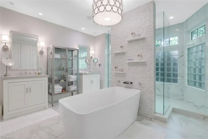154 4th Ave N, Naples, Florida 34102