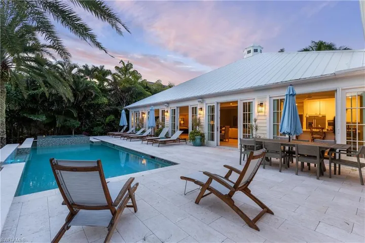 154 4th Ave N, Naples, Florida 34102