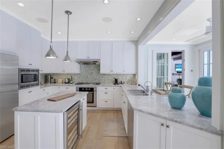 154 4th Ave N, Naples, Florida 34102