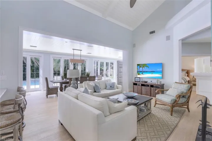 154 4th Ave N, Naples, Florida 34102