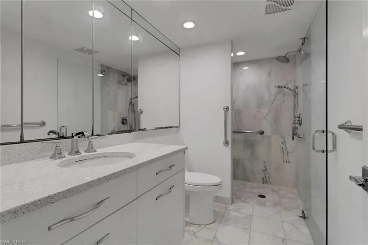 Flex room - den/office, 3rd bedroom - built in desk, easy to remove