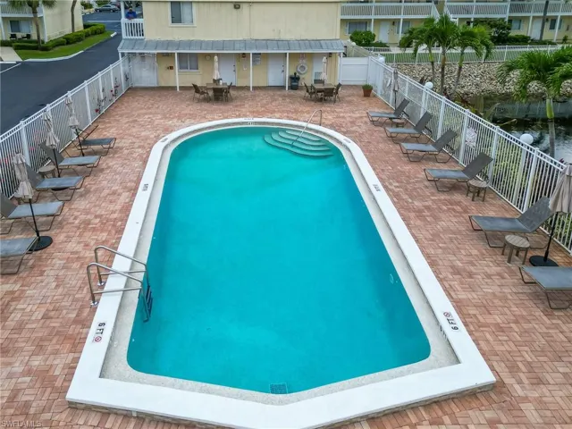4625 Bayshore Dr D7, Naples, Florida 34112