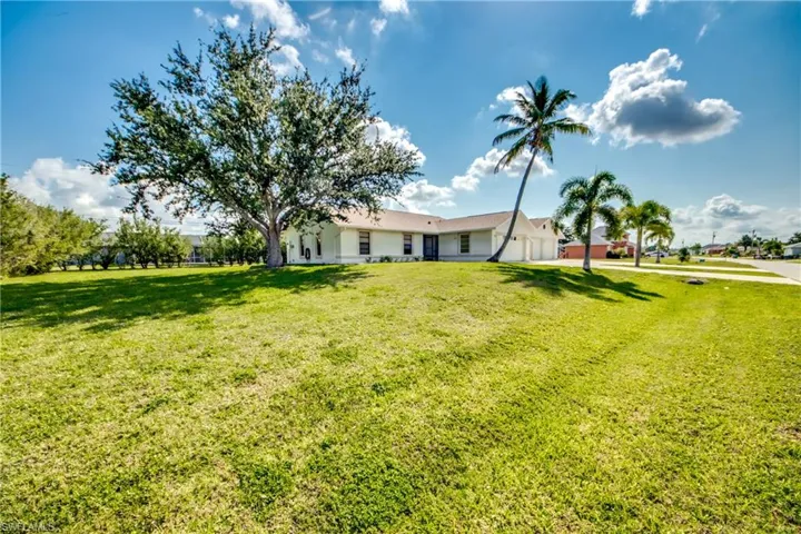 Large Side Yard.